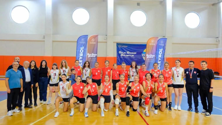 İzmir’de Kadınlar Voleybol Şampiyonu İl Millî Eğitim Müdürlüğü Oldu