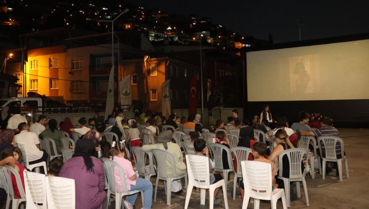 Osmangazi’de Yaz Akşamı Açık Hava Sinemasıyla Renklendi