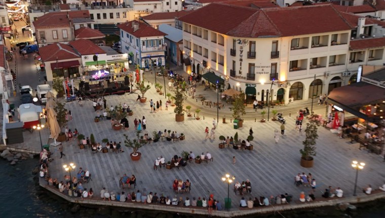 Ayvalık’ta Otopark Alanı Modern Yaşam Merkezine Dönüştü