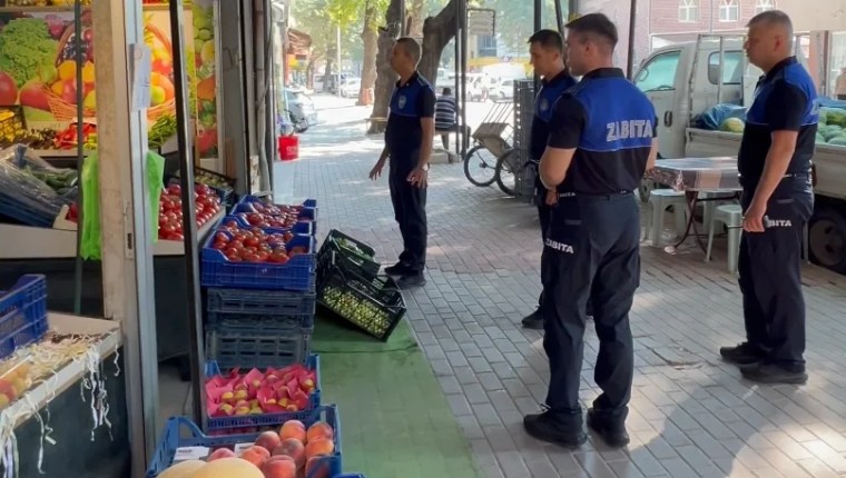İnegöl’de Zabıta Ekiplerinden Kaldırım ve Çevre Denetimi