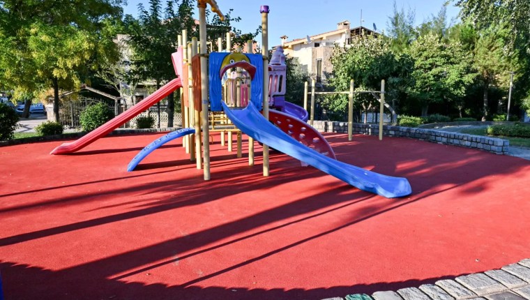 Manisa’da Park ve Oyun Alanlarının Zeminleri Yenileniyor