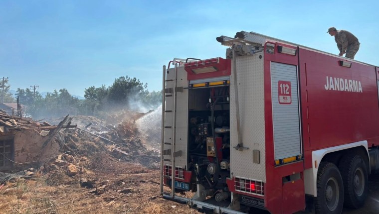 Antalya’da Orman Yangınlarına Jandarmadan Etkin Müdahale