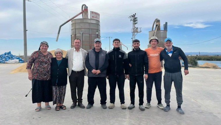 Yenikarpuzlu’da Çeltik Hasadı Başladı: Başkan Köprü Üreticilerle Buluştu