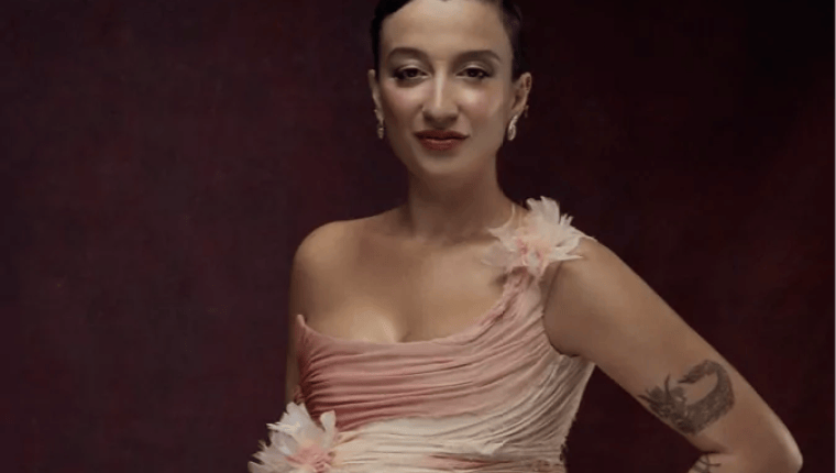 Melike Şahin’in Yeni Şarkısı “Ölmem Ölemem” Müzik Listelerinde Zirveye Oynuyor