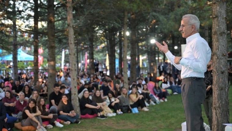 Bakan Uraloğlu, Kariyer Buluşmasında Gençlerle Bir Araya Geldi