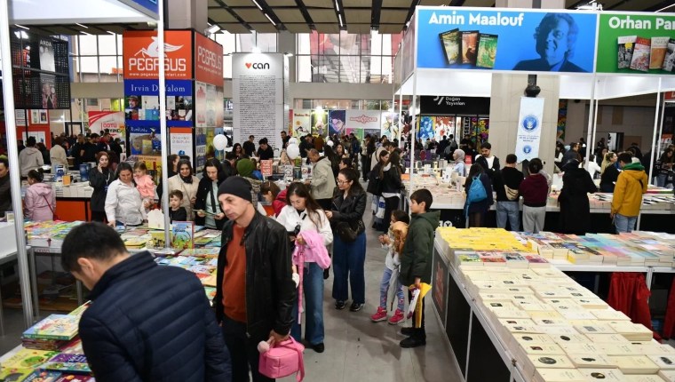 Balıkesir Kitap Fuarı’nda Hafta Sonu Yoğunluğu