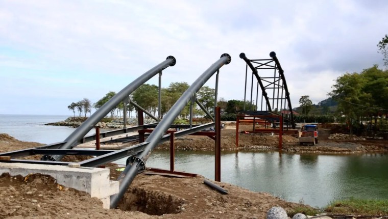 Turnasuyu Kordon Park’ta Yaya Köprüsü Çalışmaları Sürüyor