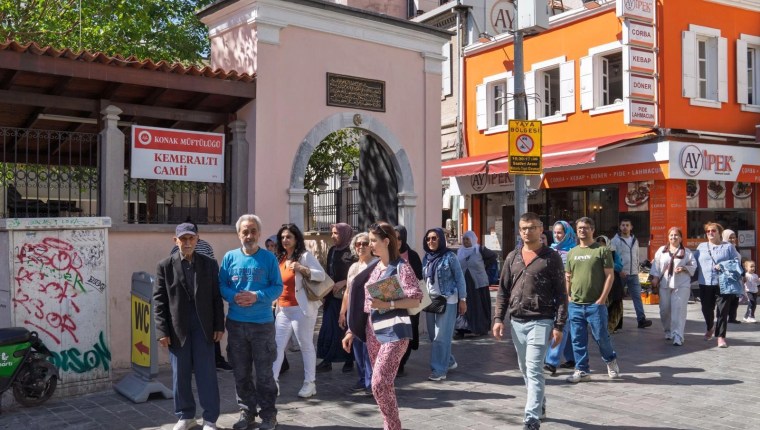 İzmir’de emekliler için ücretsiz kent gezileri sürüyor