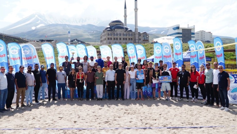 Erciyes’te Zirvede Plaj Voleybolu Heyecanı