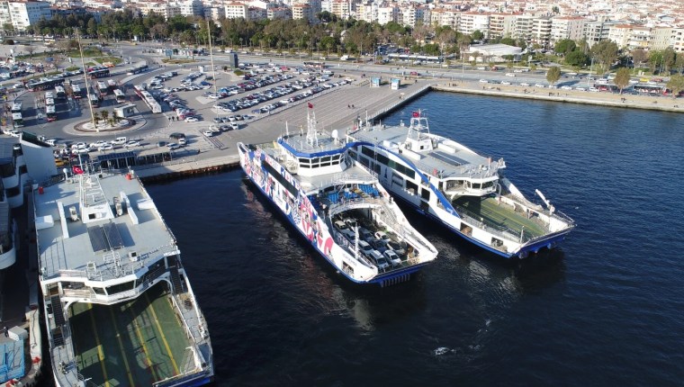 İzmir’de Arabalı Vapur Seferleri Trafiğe Nefes Aldırdı