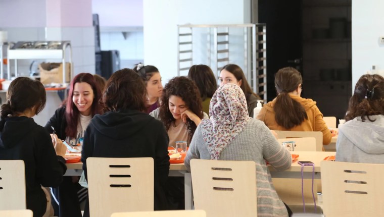 İBB Öğrencilerin Yanında Olmayı Sürdürüyor