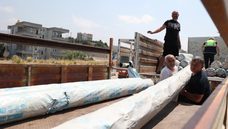 Antalya’dan Yangınzedelere Destek: Çiftçilere Sera Naylonu Yardımı