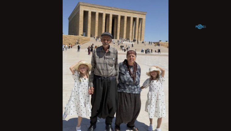 Evlerini sattılar, 34 yıl sonra kavuştukları ikizleriyle Anıtkabir hayalini gerçekleştirdiler - Videolu Haber
