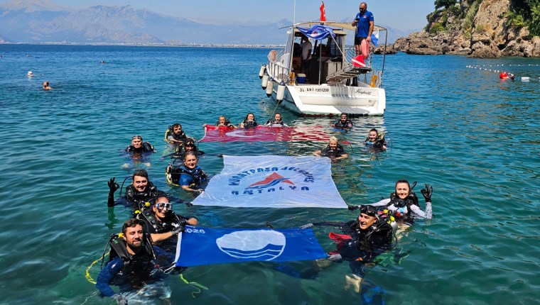 Muratpaşa’da Deniz Dibi Temizliği Yapıldı