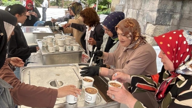 Erzurum’da Muharrem Bereketi: 810 Kişilik Aşure İkramı