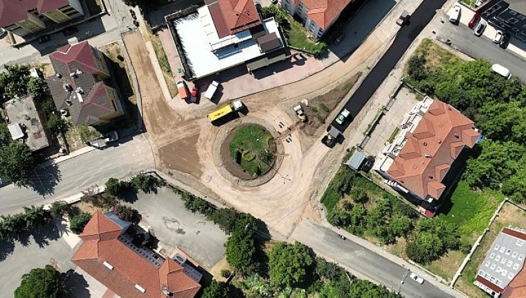 Gölcük'te Ergenekon Caddesi kavşağı yenileniyor