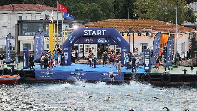 Oral-B İstanbul Boğaziçi Triatlonu'nda Çocuklar İçin Yarıştılar