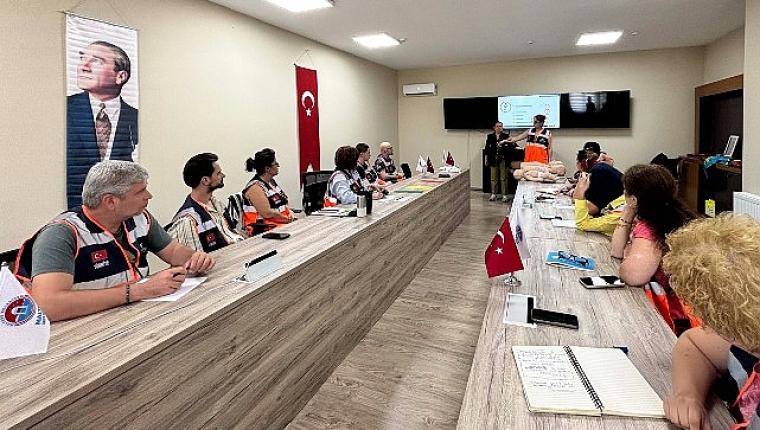 Maltepe Belediyesi'nden gönüllülere afet eğitimi