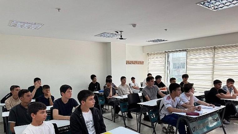 Gençler, Yazı Lise Medeniyet Akademileri'nde Karşıladı