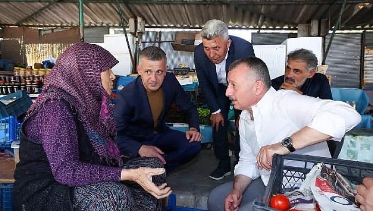 Sokakta, pazarda sıcak, samimi görüntüler