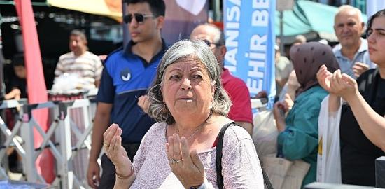 Manisa Büyükşehir'den Perşembe Pazarı'nda 2 Bin Kişiye Aşure İkramı