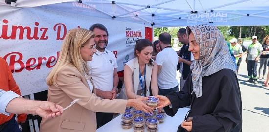 Bakırköy Belediyesi'nden Binlerce Kişiye Aşure İkramı