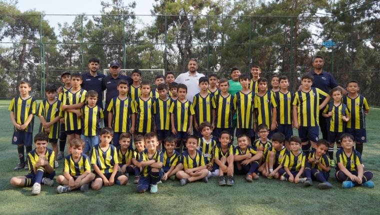 Adıyamanlı minikler Fenerbahçe Futbol Okulu’nda hem spor yapıyor hem hayata hazırlanıyor - Videolu Haber