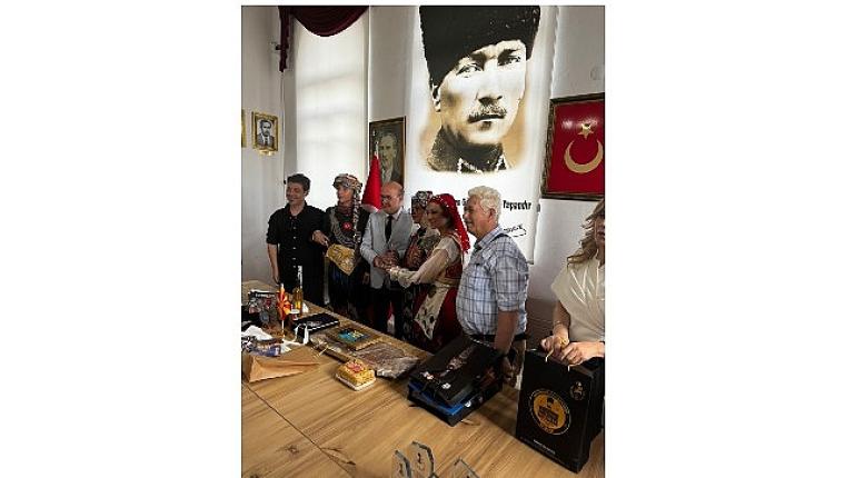 Efes Selçuk Halk Oyunları Ekibi Akşehir'de Büyük Beğeni Topladı