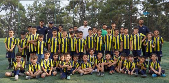 Adıyamanlı minikler Fenerbahçe Futbol Okulu’nda hem spor yapıyor hem hayata hazırlanıyor - Videolu Haber
