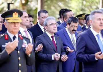 DEÜ Rektörü Prof. Dr. Bayram Yılmaz, 15 Temmuz Demokrasi ve Millî Birlik Günü programlarına katıldı