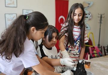 Başkan Çerçioğlu'nun Çalışmaları ile Aydınlı Minikler Yaz Tatilini Bilimle Geçiriyor