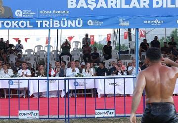 Feslikan Yağlı Pehlivan Güreşleri'ni Başpehlivan Erkan Taş kazandıf