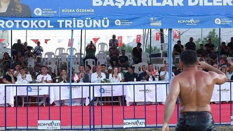 Feslikan Yağlı Pehlivan Güreşleri'ni Başpehlivan Erkan Taş kazandıf