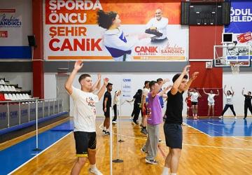 Canik'te Gençler Parkurun Tozunu Dumana Katıyor
