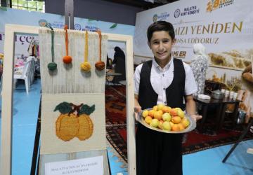 Kadın meclisi Malatya’yı ilmek ilmek dokudu