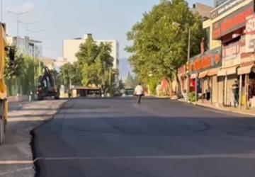 Kahta'da Ahmet Aydın Caddesi sıcak asfaltla yenileniyor
