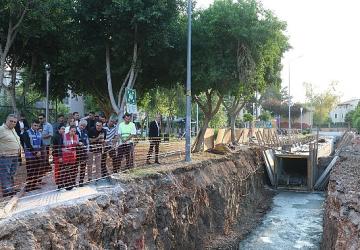 Başkan Vekili Özdemir Konyaaltı'nda devam eden altyapı yatırımlarını inceledi