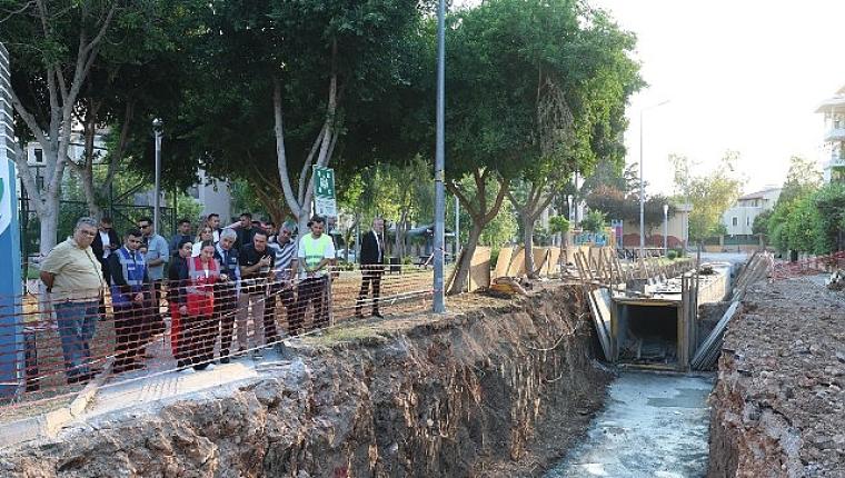 Başkan Vekili Özdemir Konyaaltı'nda devam eden altyapı yatırımlarını inceledi
