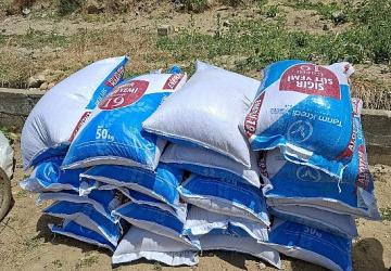 Büyükşehir'den Yangından Etkilenen Gördesli Üreticiye Yem Desteği