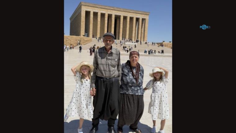 Evlerini sattılar, 34 yıl sonra kavuştukları ikizleriyle Anıtkabir hayalini gerçekleştirdiler - Videolu Haber