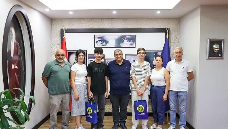 Başkan Vekili Benzer LGS şampiyonlarını ağırladı