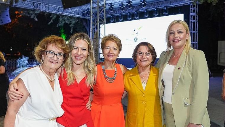 Başkan Hatice Gençay Burhaniye Kitap Fuarı'nda Deneyimlerini Paylaştı