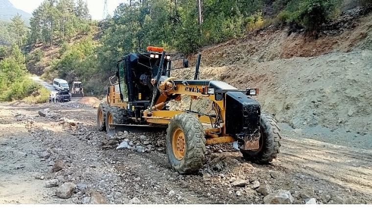 Alanya'da kırsal mahalle yollarına yaz bakımı