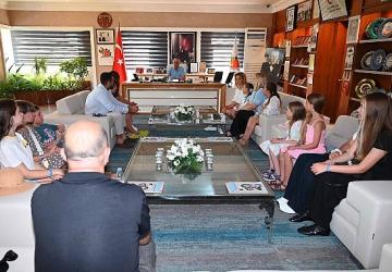 Ukraynalı çocuklar Kemer'de moral depoladı