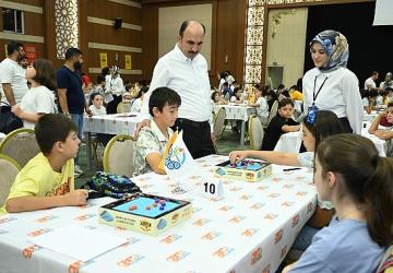 Başkan Altay, Genç KOMEK Akıl ve Zekâ Oyunları'nın Final Turunda Öğrencilerin Heyecanını Paylaştı
