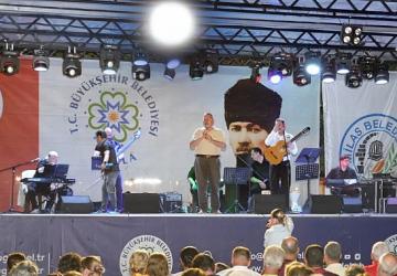 Milas Belediyesi Popüler Müzik Orkestrası 'Mylasa Band' Ören'de Unutulmaz Bir Konser Verdi