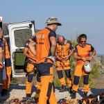 Sarp yamaçlardan 2 ton atık toplandı