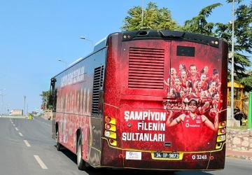 Şampiyonlar, İETT ile İstanbul'da