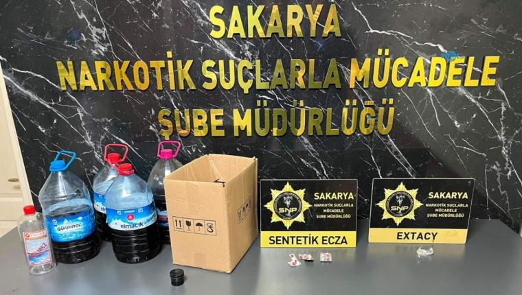 Sosyal medyada tehdit içerikli paylaşım yaptı: Evinden kaçak alkol ve uyuşturucu çıktı
