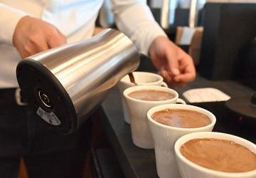 Kemer'de Kahve Dünyası'nın yeni şubesi açıldı